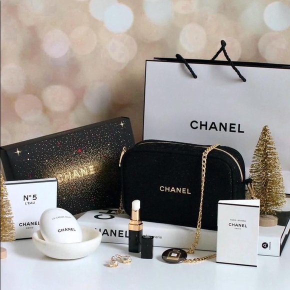 Chanel Gift Set - Moisture Must Haves - Picture 2 of 5